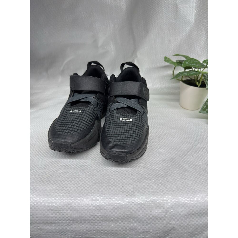 Nike LeBron Witness 7 PS 'Negro Antracita' Size 2 Y